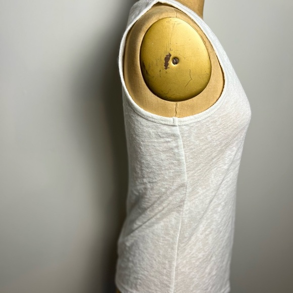 Anthropologie women’s v-neck sleeveless pullover top
Small - Picture 2 of 5